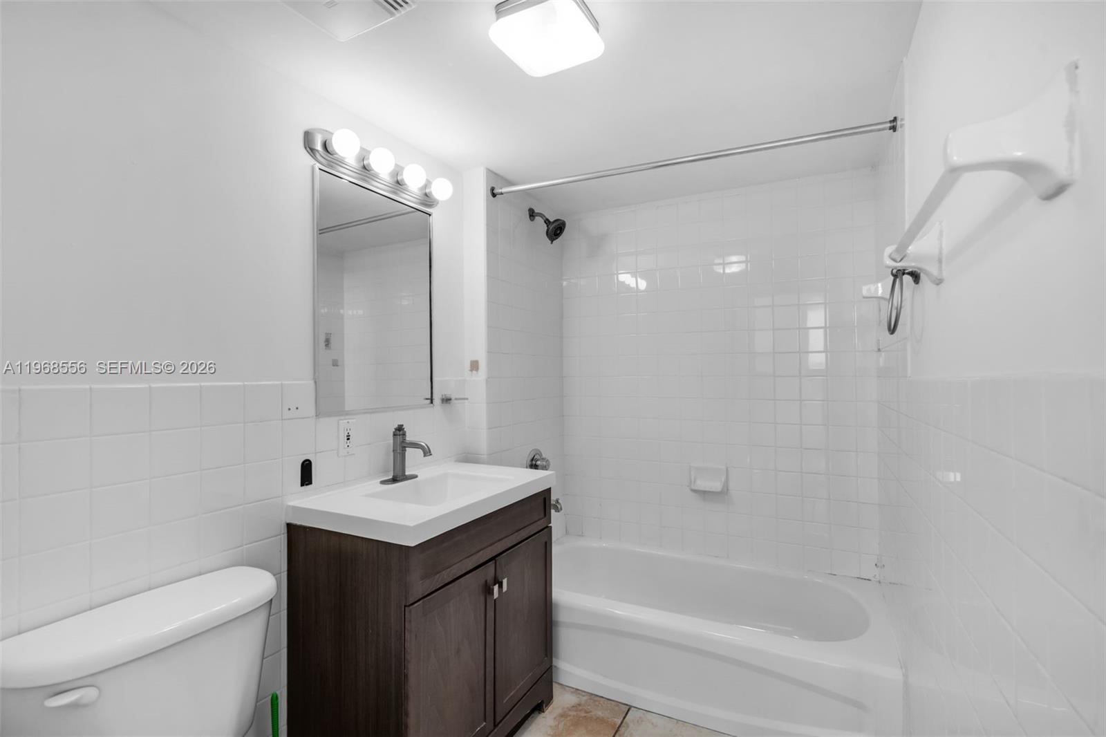 1475 SW 8th St #610, Miami FL 33135