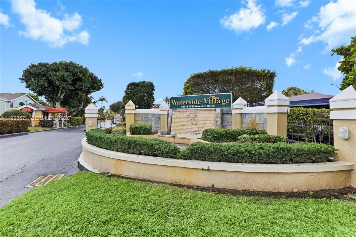 307 Waterside Dr, Hypoluxo FL 33462