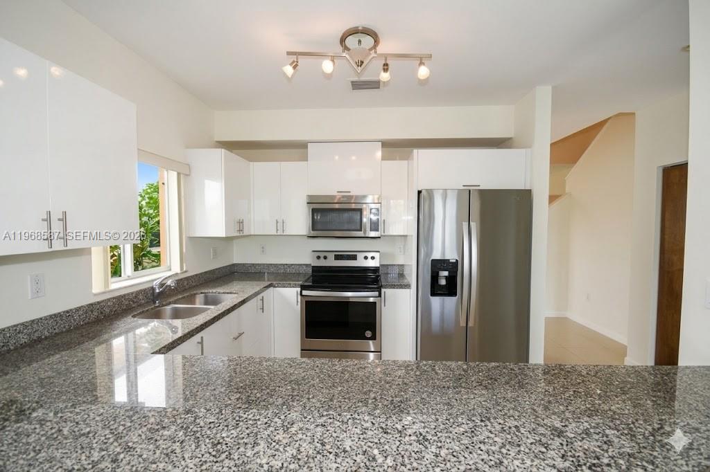 2780 SW 33 AVE, Miami FL 33133