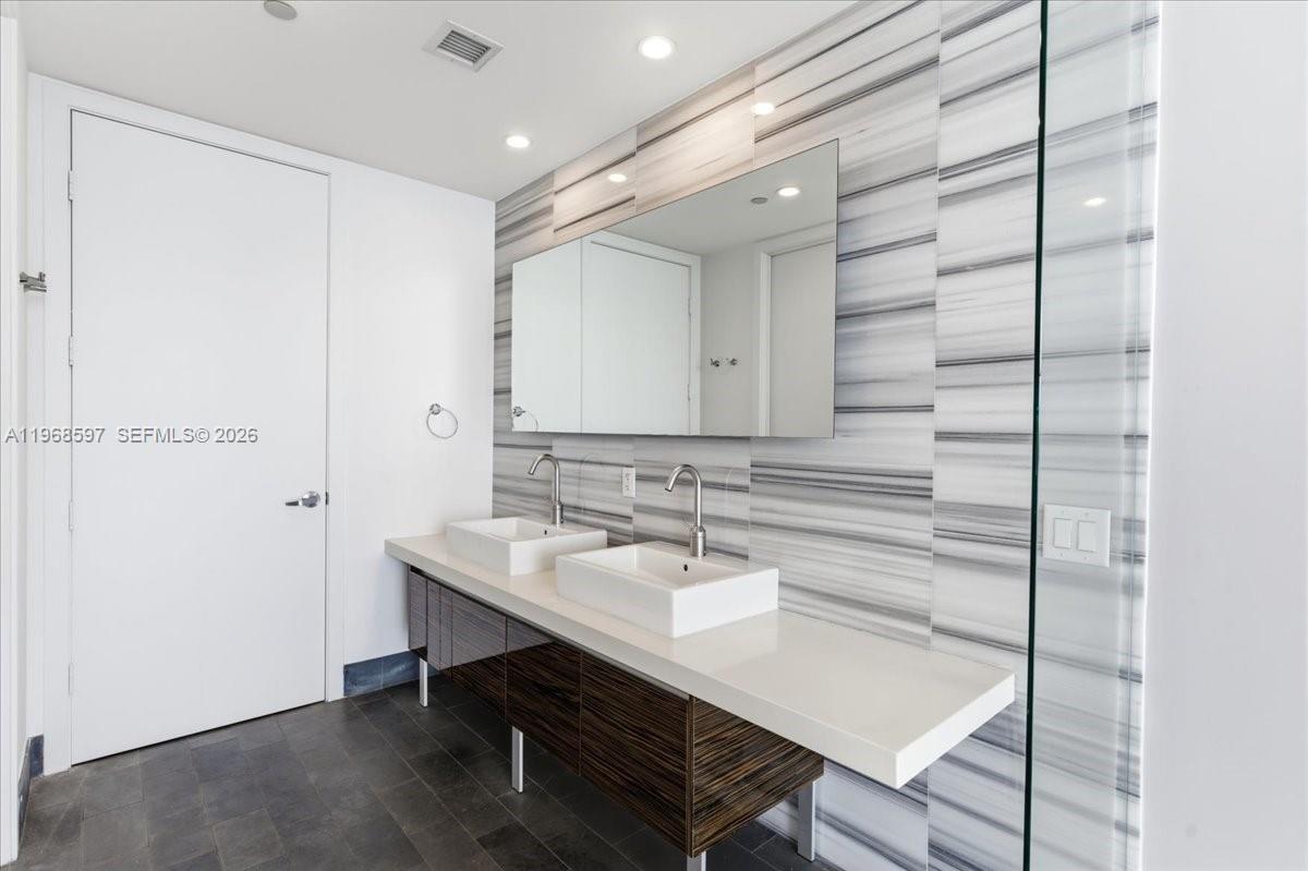 1100 Biscayne Blvd #2702, Miami FL 33132