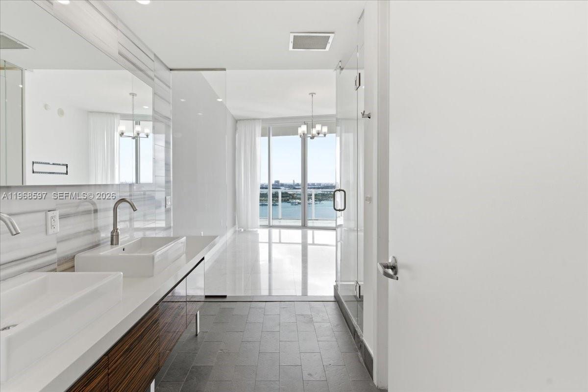 1100 Biscayne Blvd #2702, Miami FL 33132