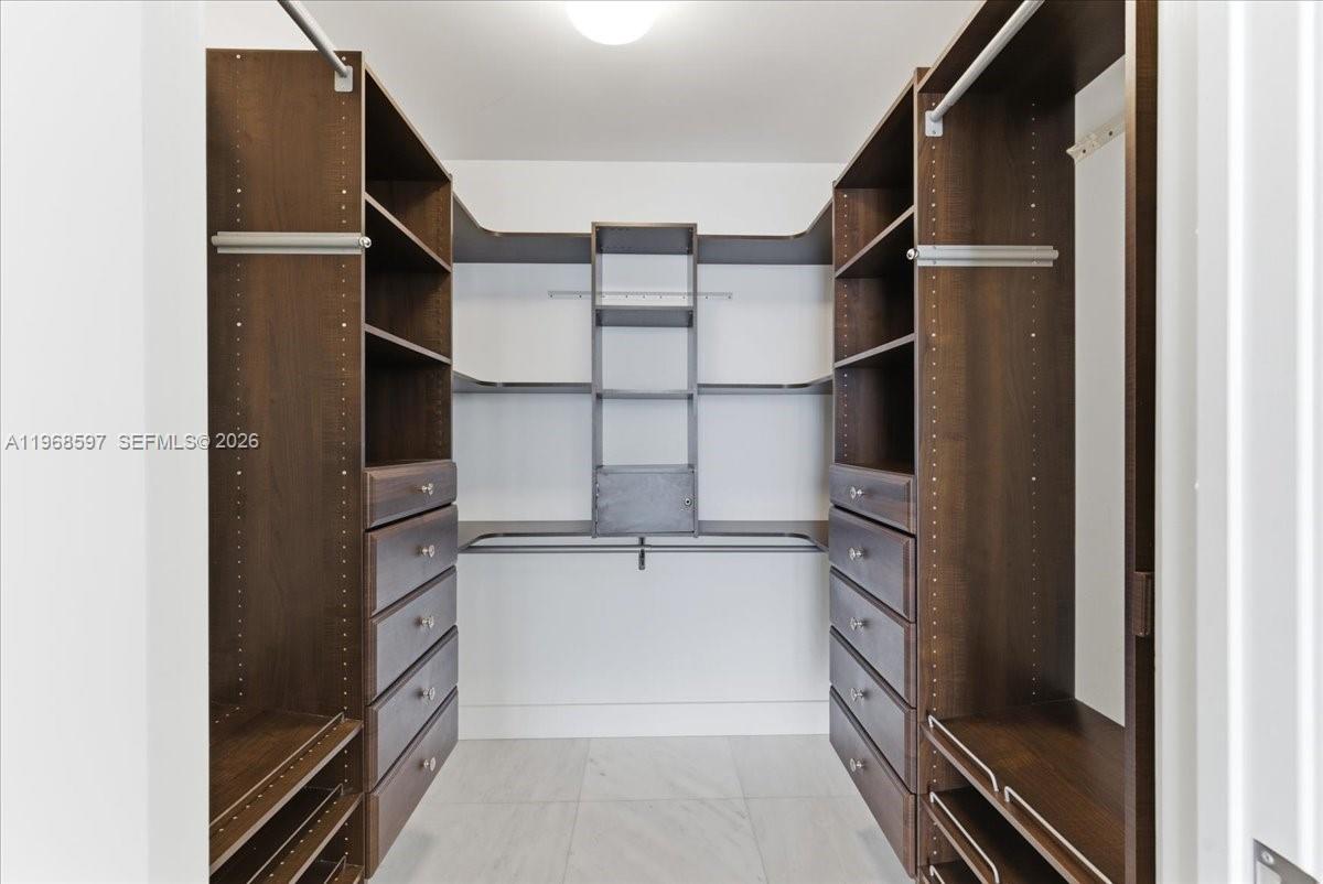 1100 Biscayne Blvd #2702, Miami FL 33132