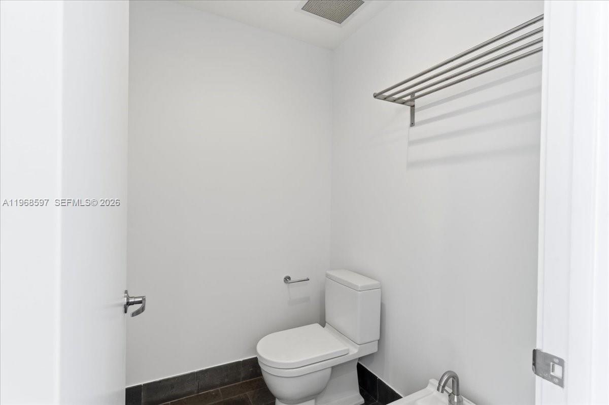 1100 Biscayne Blvd #2702, Miami FL 33132