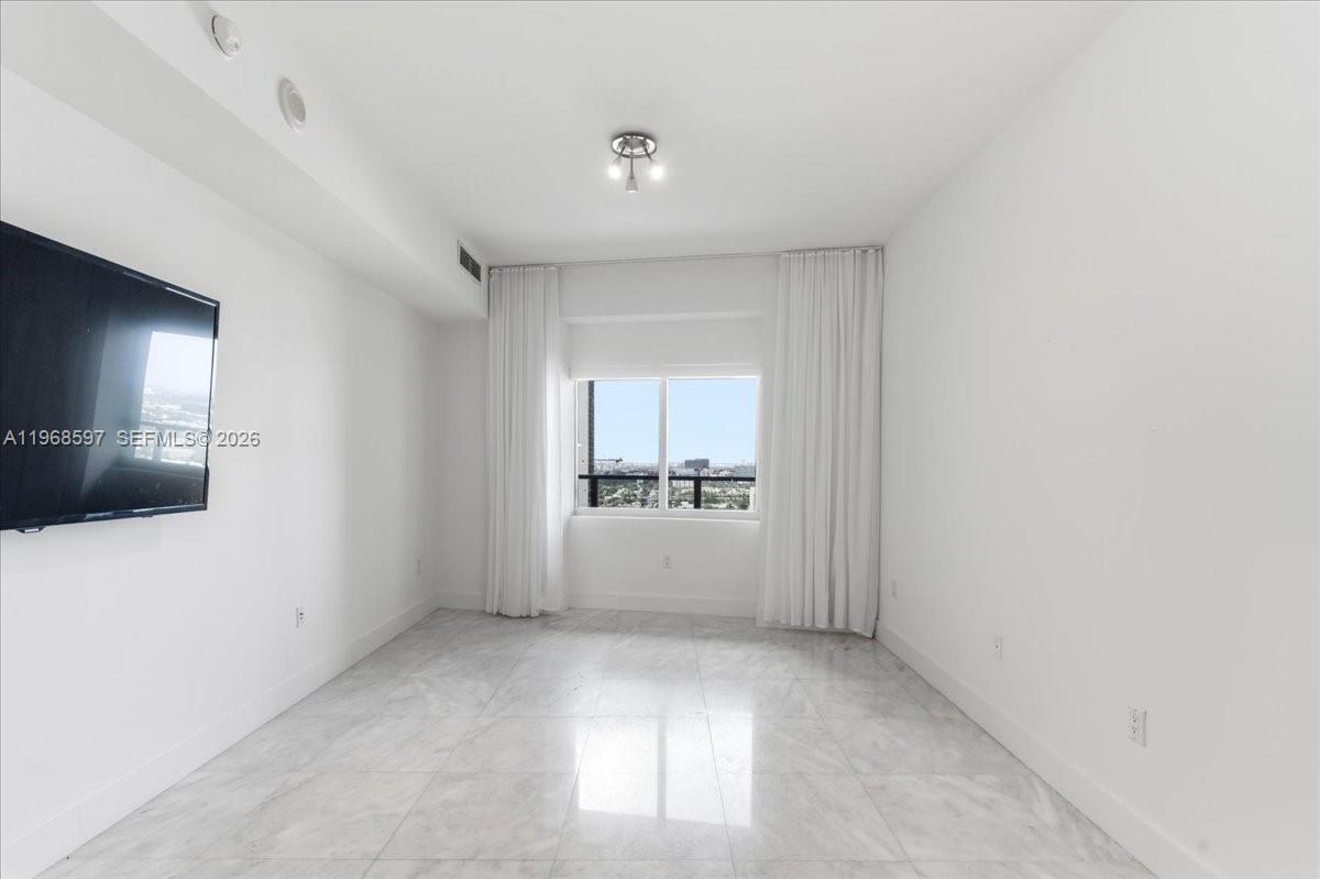 1100 Biscayne Blvd #2702, Miami FL 33132