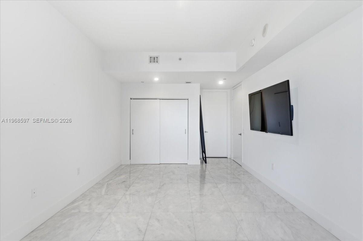 1100 Biscayne Blvd #2702, Miami FL 33132