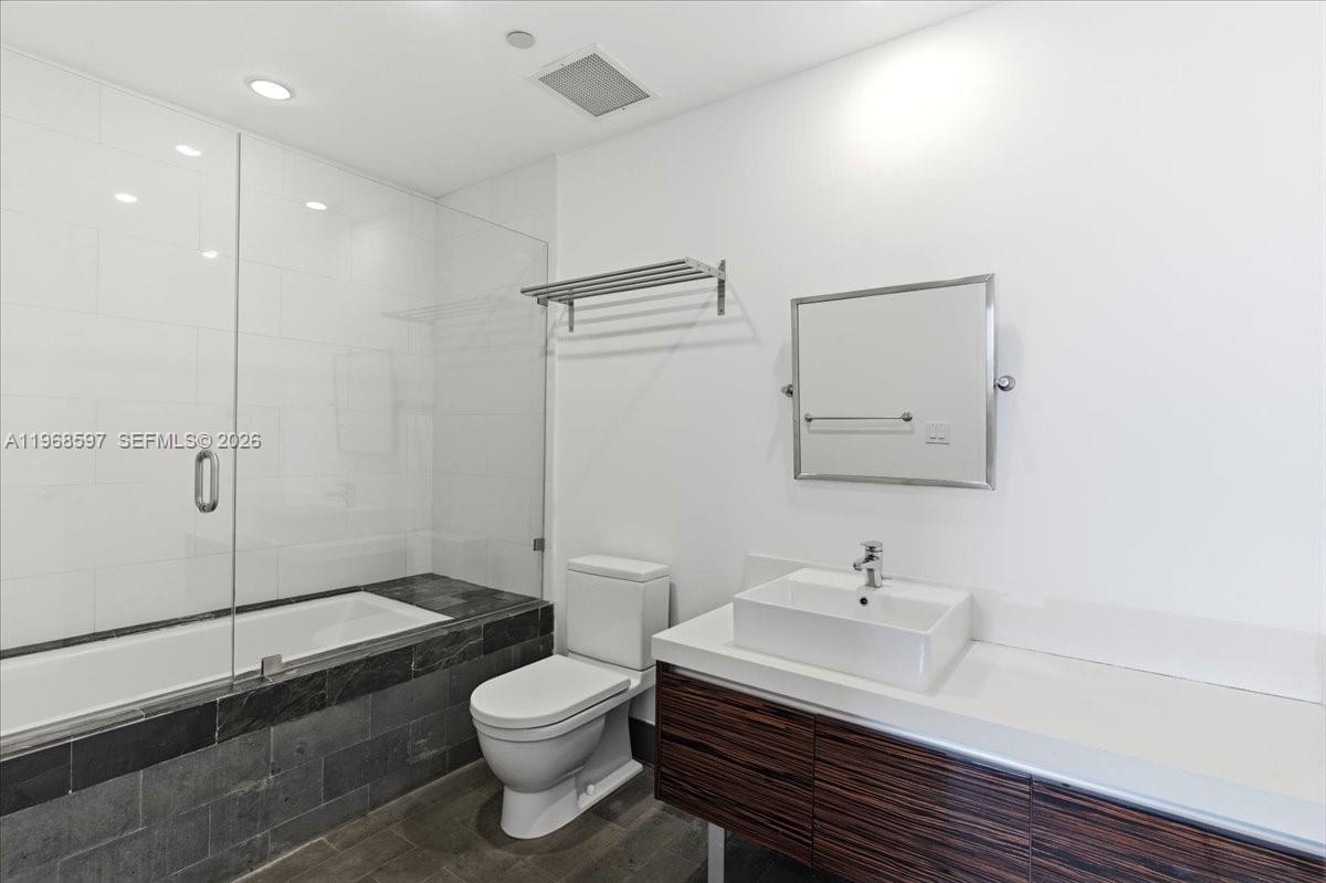 1100 Biscayne Blvd #2702, Miami FL 33132