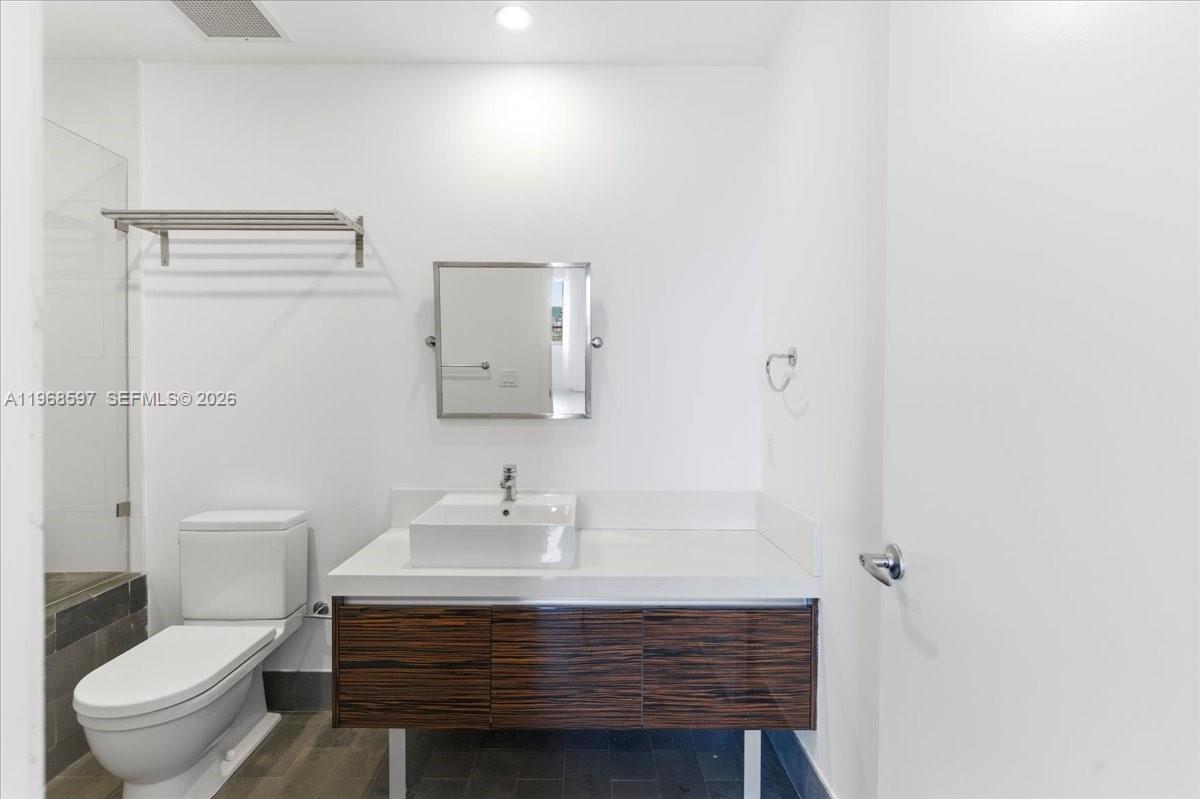 1100 Biscayne Blvd #2702, Miami FL 33132