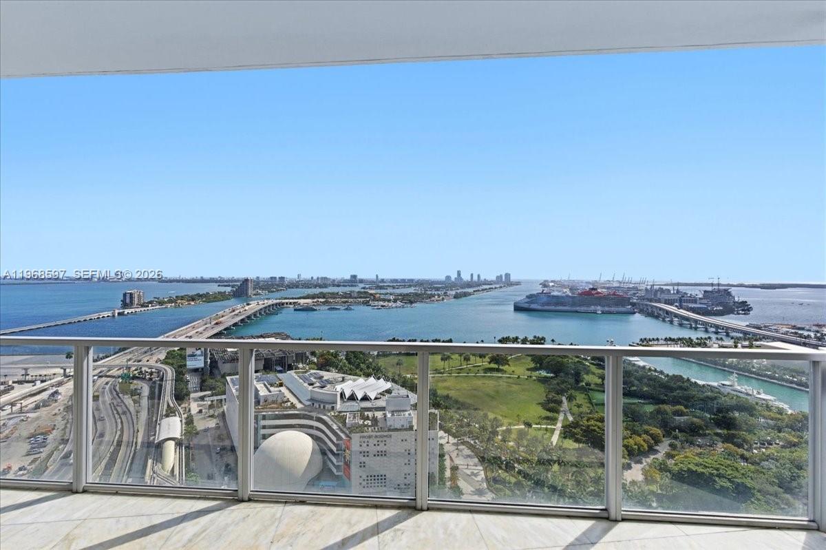1100 Biscayne Blvd #2702, Miami FL 33132