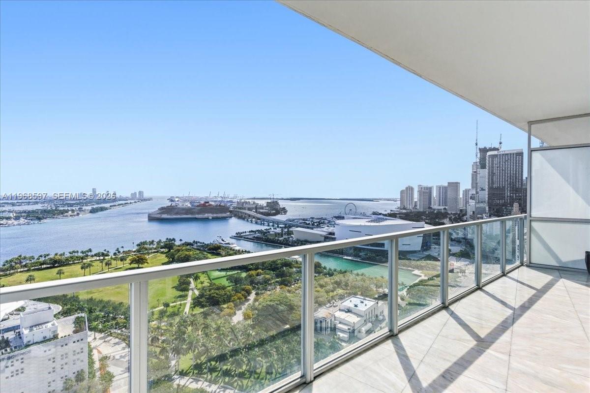 1100 Biscayne Blvd #2702, Miami FL 33132