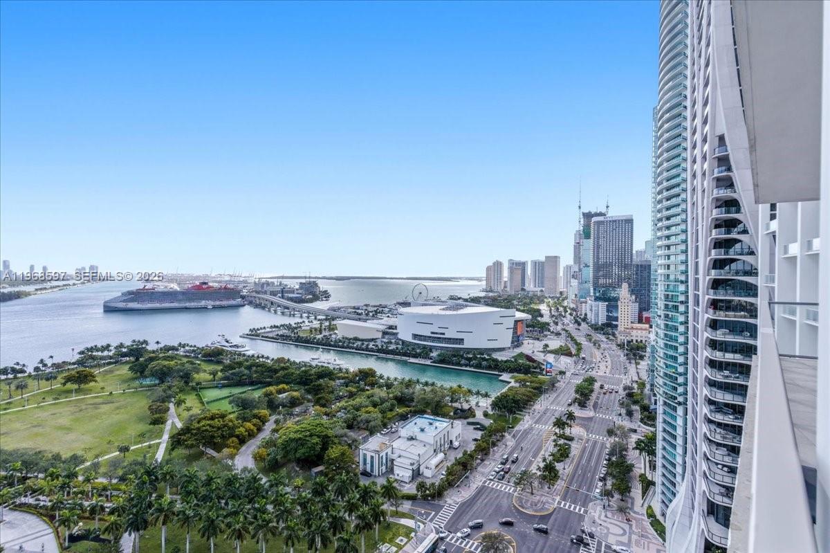 1100 Biscayne Blvd #2702, Miami FL 33132