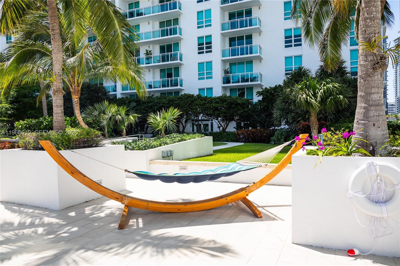 950 Brickell Bay Dr #1504, Miami FL 33131
