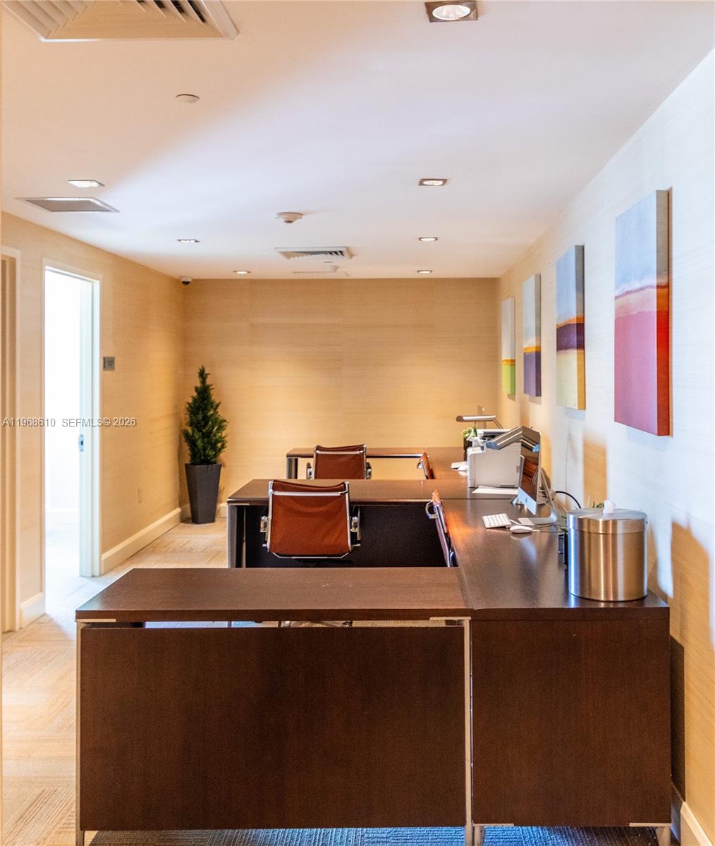 950 Brickell Bay Dr #1504, Miami FL 33131
