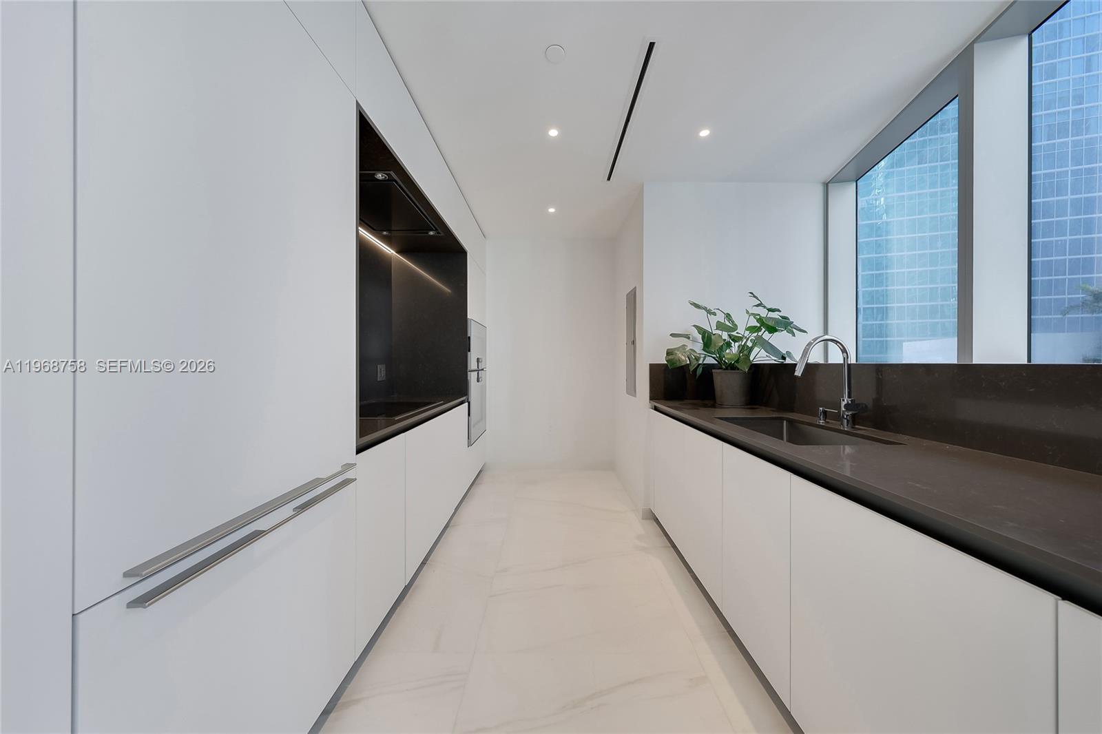 300 Biscayne Boulevard Way #1105C, Miami FL 33131