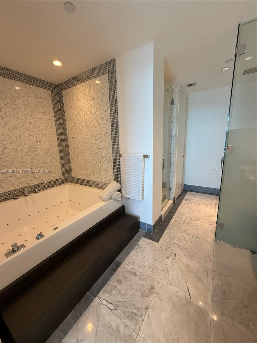 200 Biscayne Boulevard Way #4911, Miami FL 33131