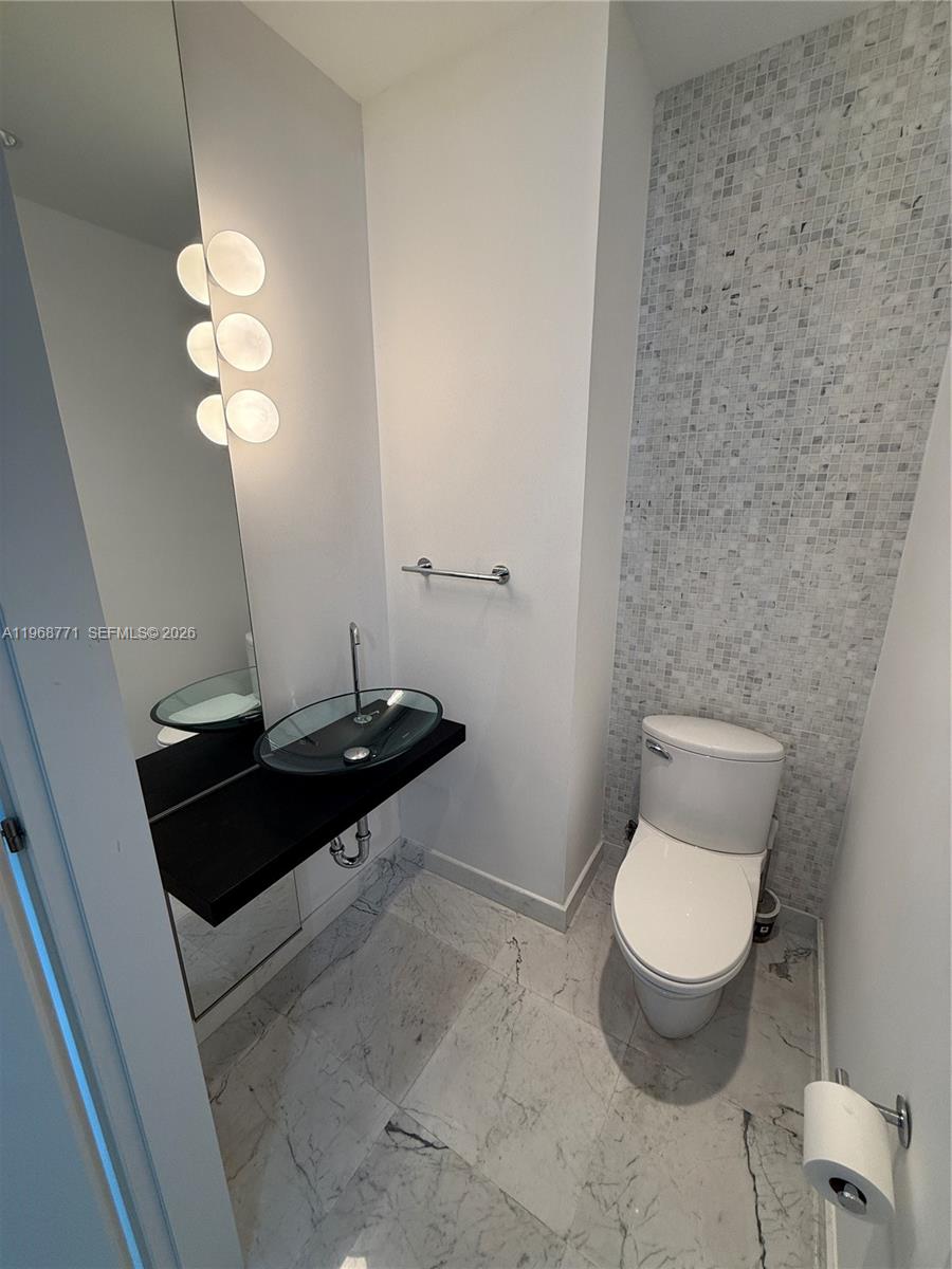 200 Biscayne Boulevard Way #4911, Miami FL 33131