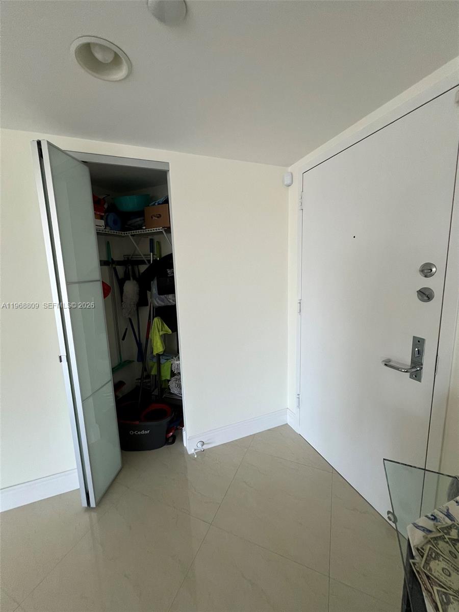 3530 Mystic Pointe Dr #1215, Aventura FL 33180