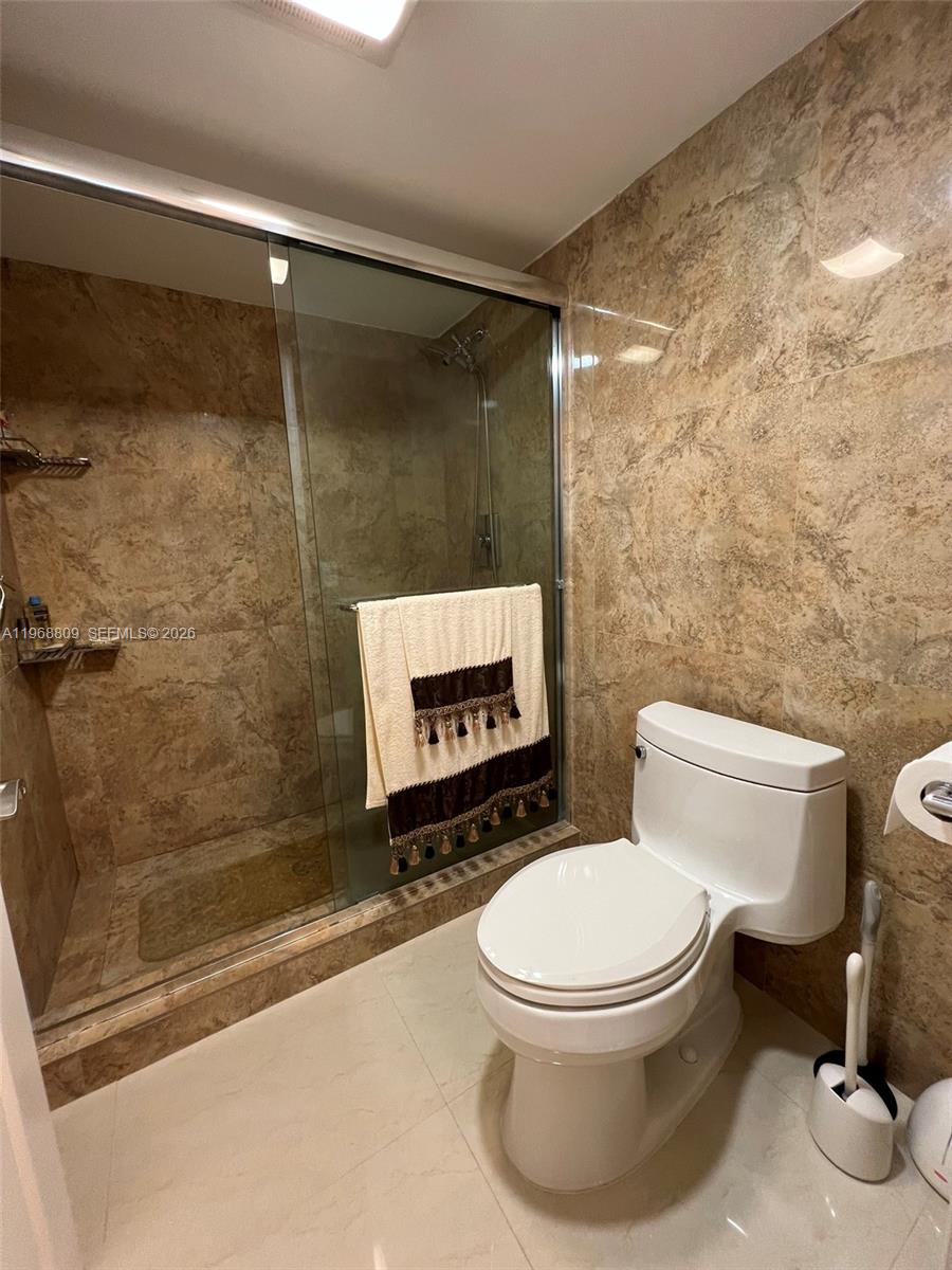 3530 Mystic Pointe Dr #1215, Aventura FL 33180
