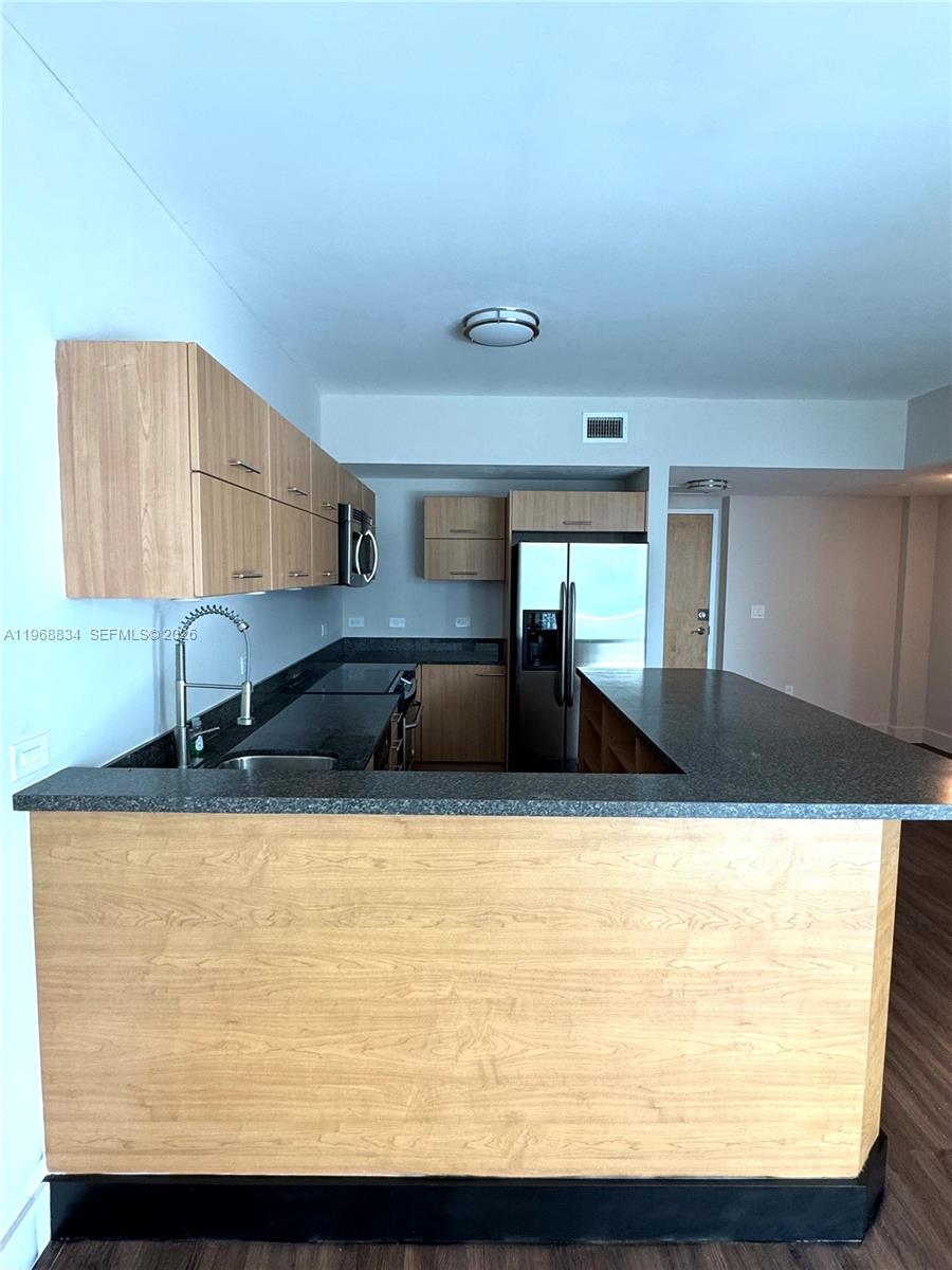 350 S Miami Ave #3310, Miami FL 33130