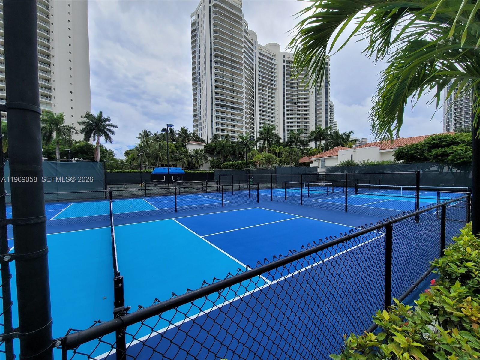 1000 W Island Blvd #2909, Aventura FL 33160