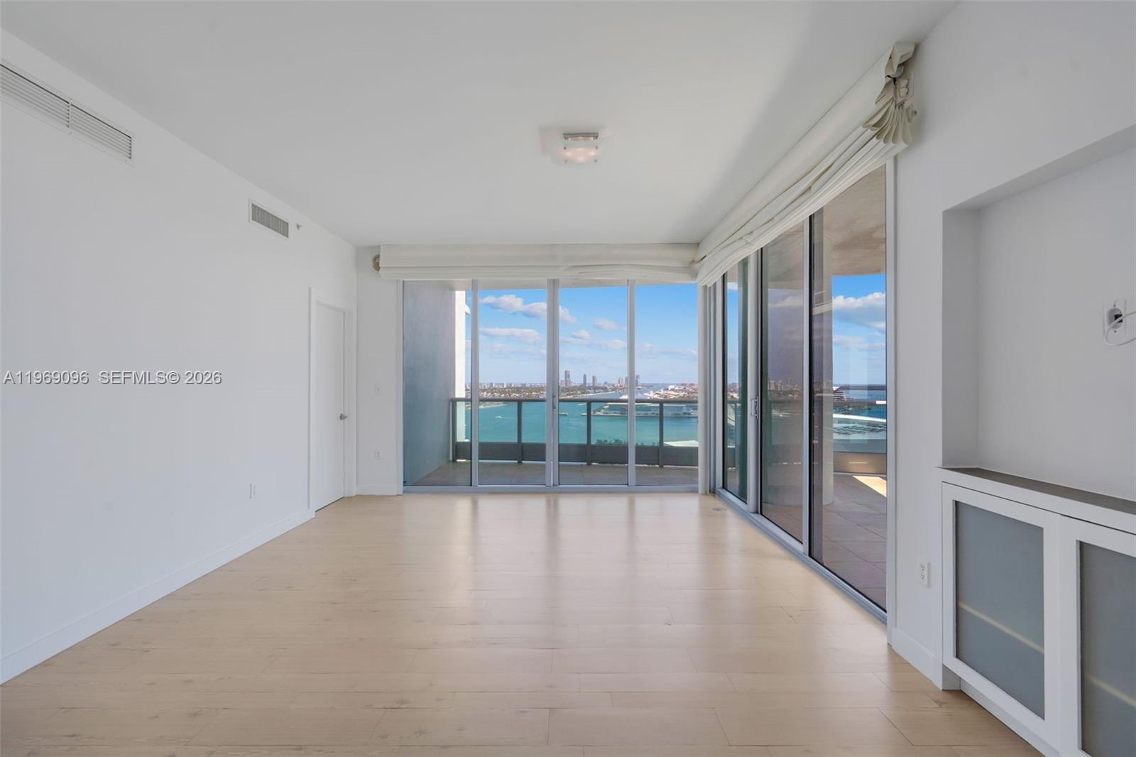 900 Biscayne Blvd #2401, Miami FL 33132