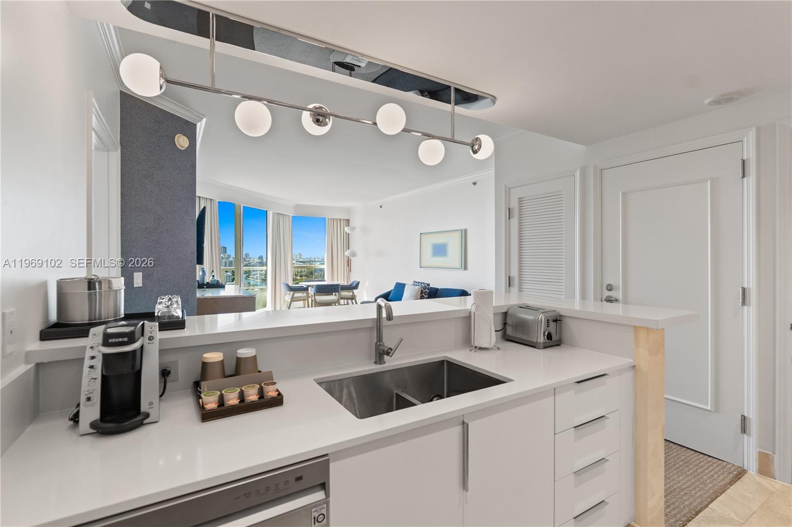4401 Collins Ave #1706, Miami Beach FL 33140