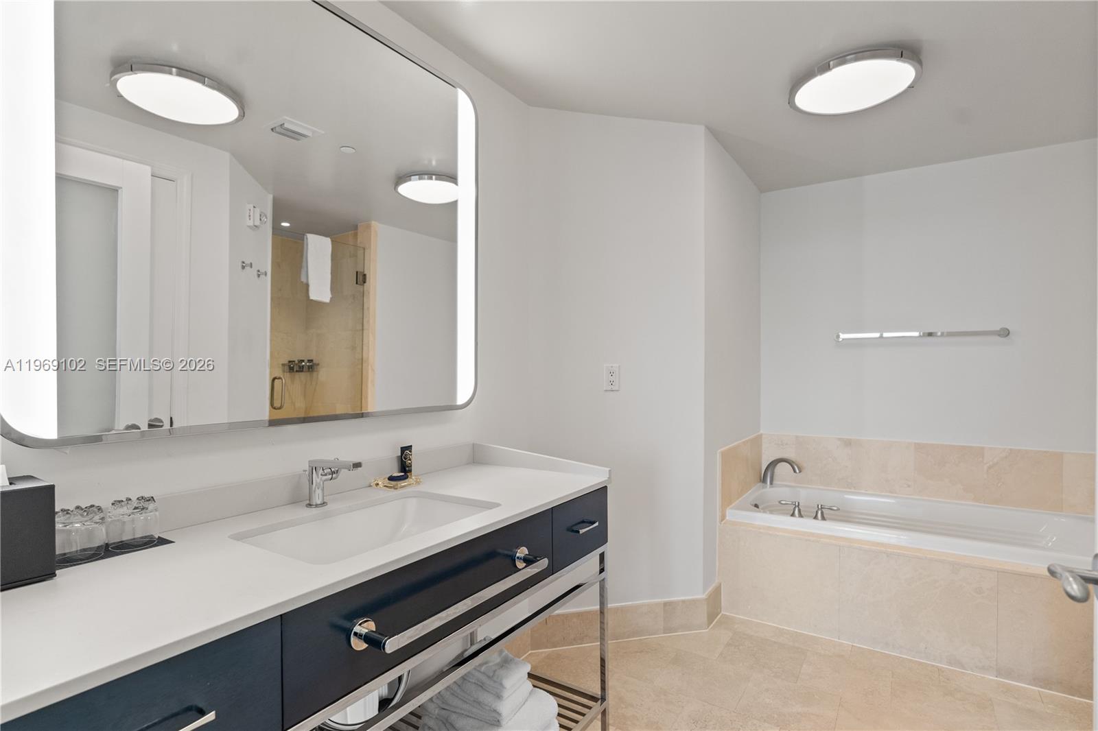 4401 Collins Ave #1706, Miami Beach FL 33140