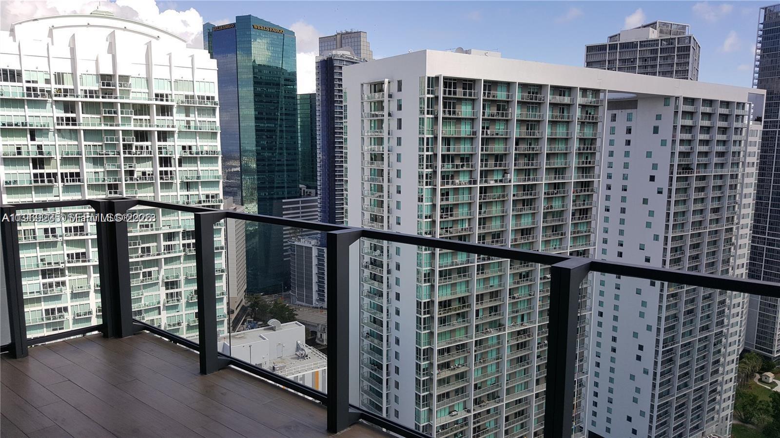 68 SE 6th St #3305, Miami FL 33131