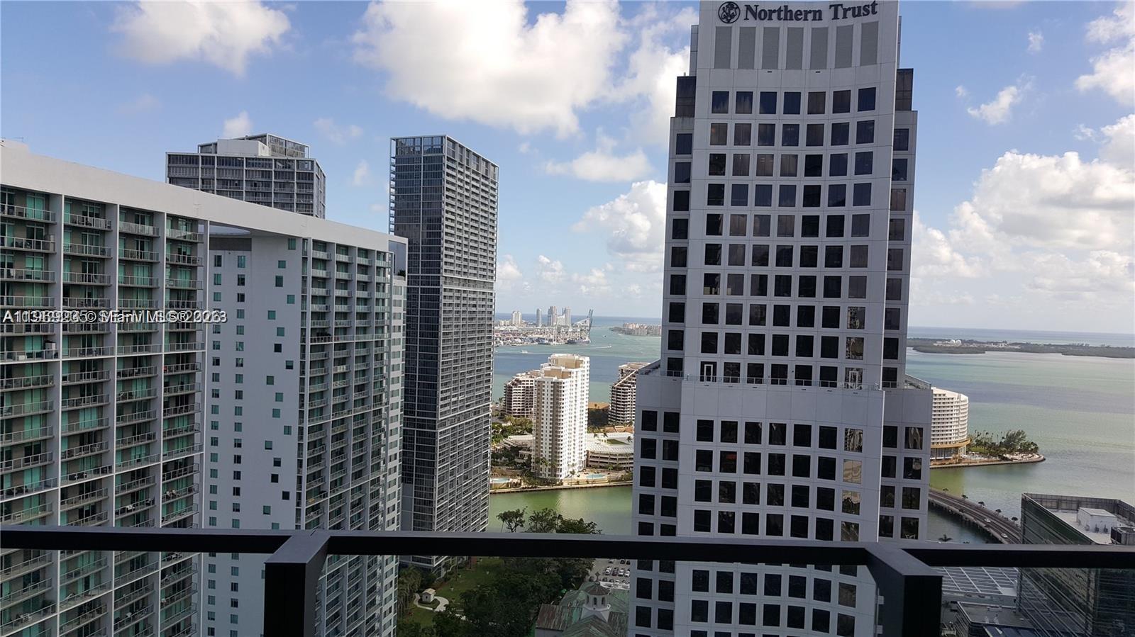 68 SE 6th St #3305, Miami FL 33131