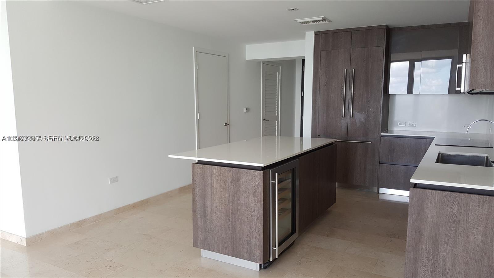 68 SE 6th St #3305, Miami FL 33131