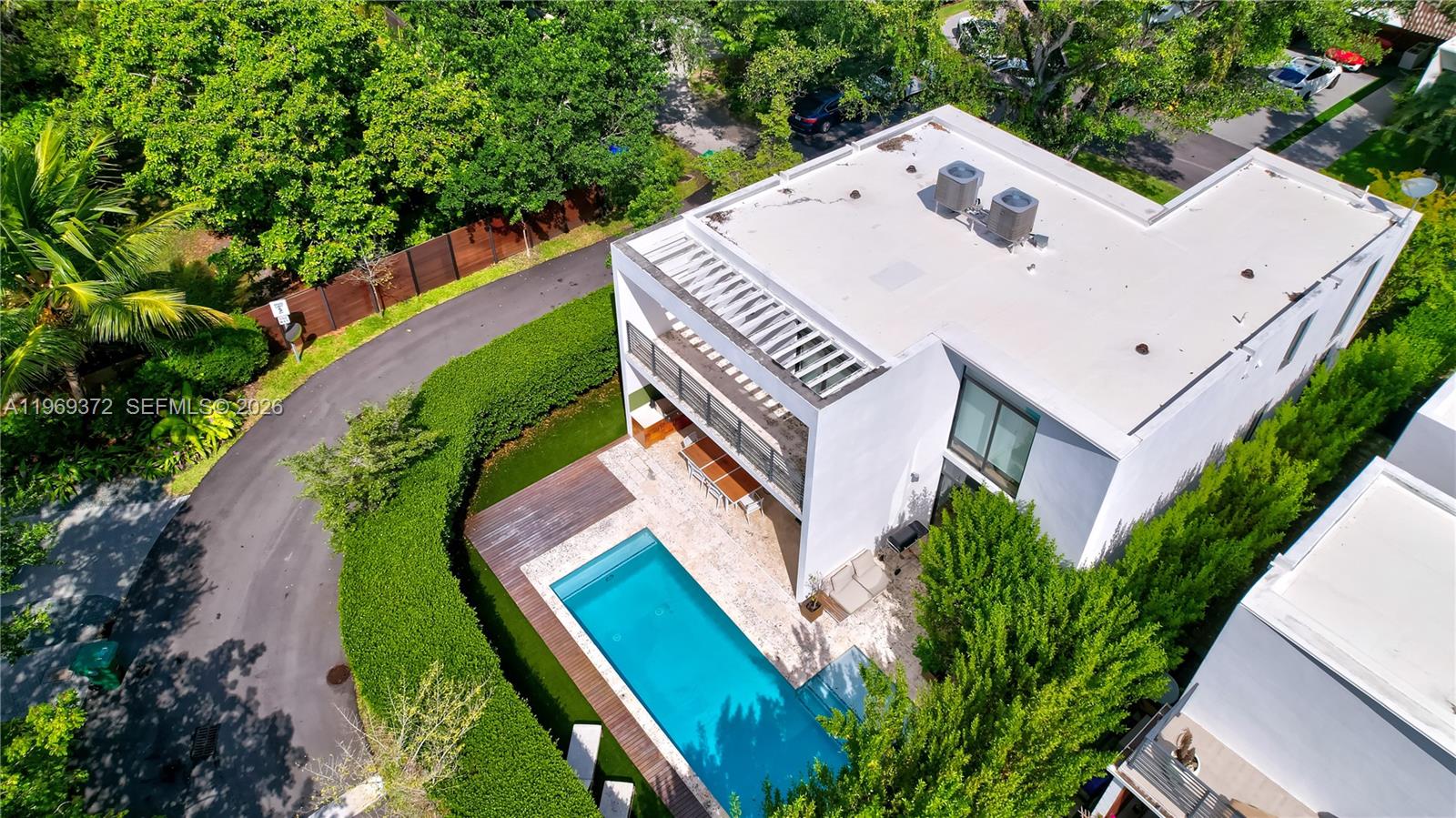 8660 Arboretum Ln, Miami FL 33138