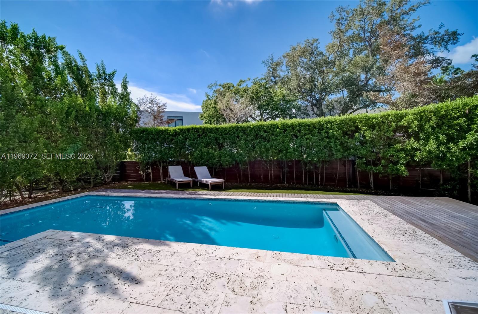 8660 Arboretum Ln, Miami FL 33138