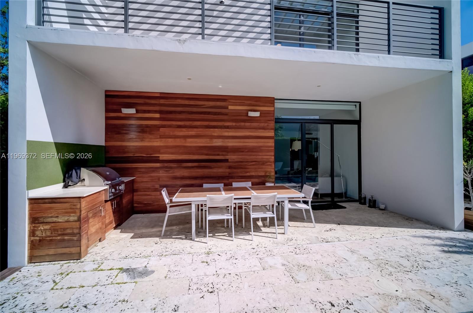 8660 Arboretum Ln, Miami FL 33138