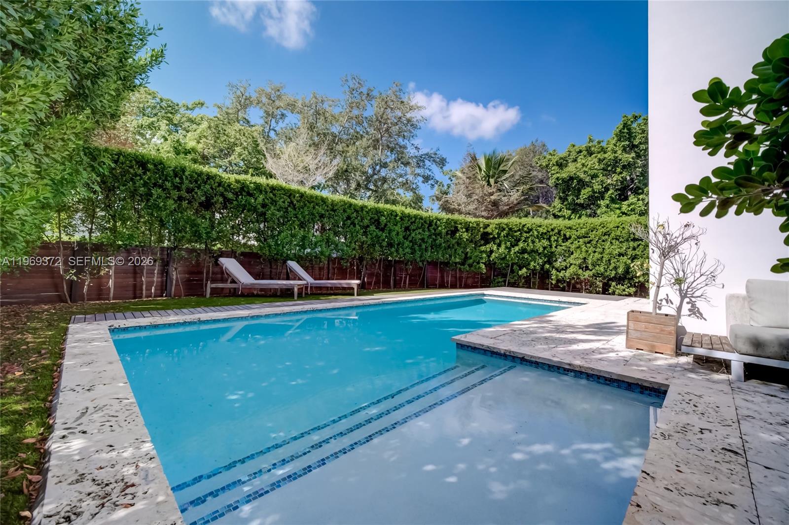 8660 Arboretum Ln, Miami FL 33138