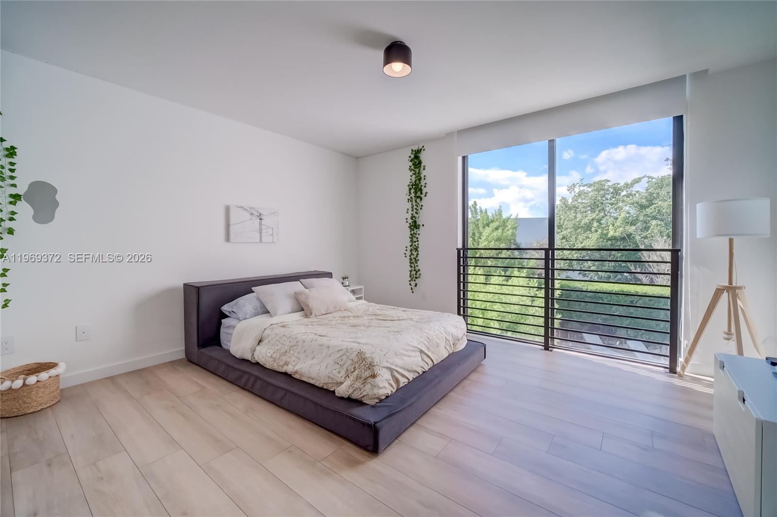 8660 Arboretum Ln, Miami FL 33138