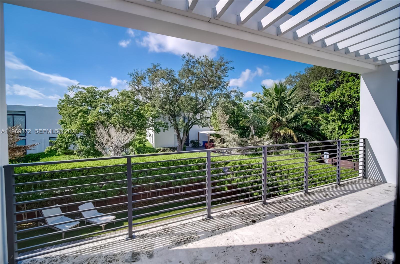 8660 Arboretum Ln, Miami FL 33138