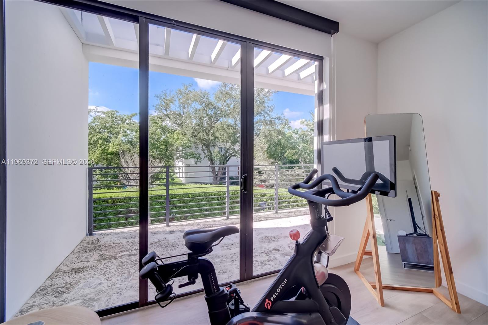 8660 Arboretum Ln, Miami FL 33138