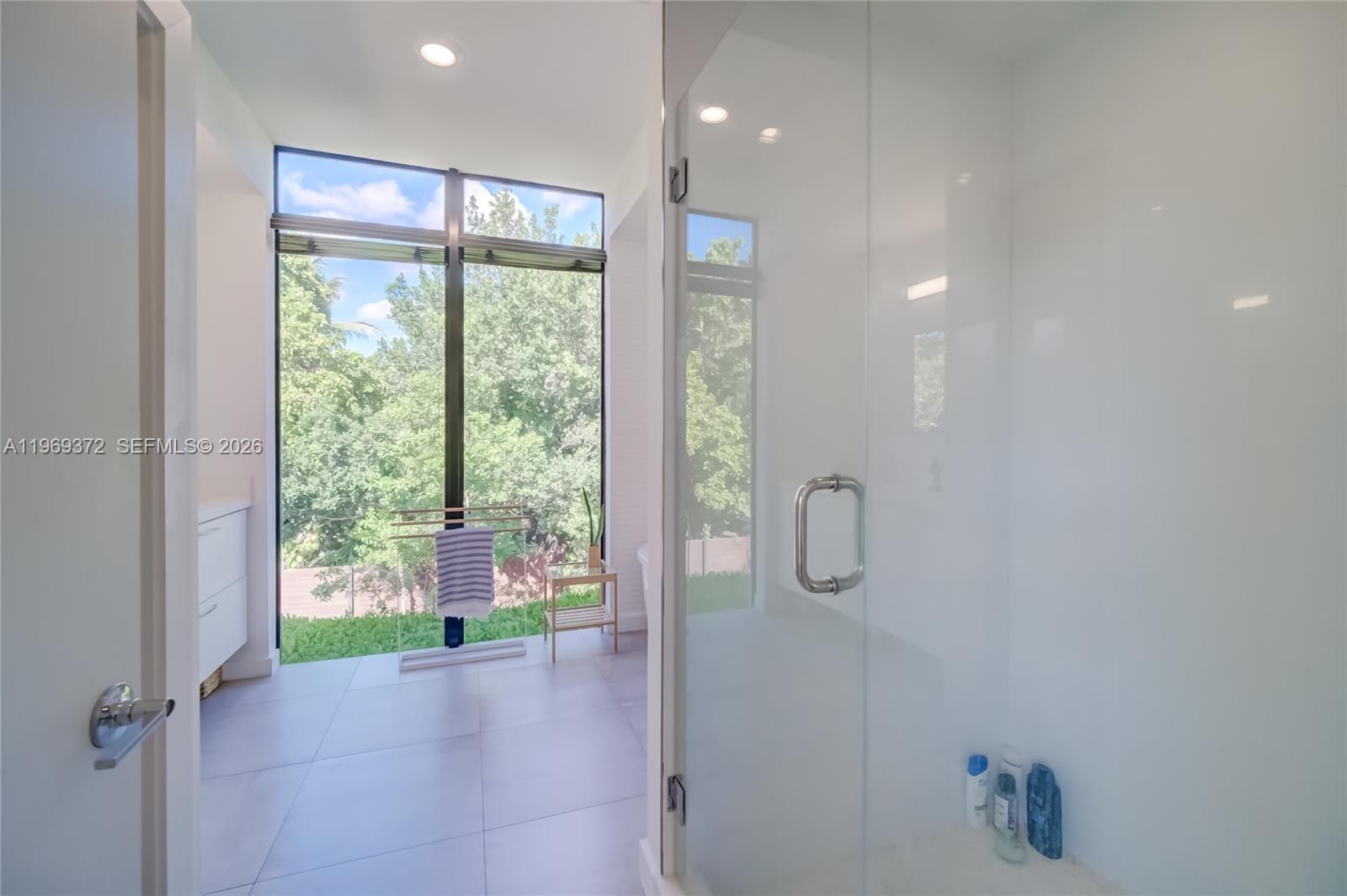8660 Arboretum Ln, Miami FL 33138