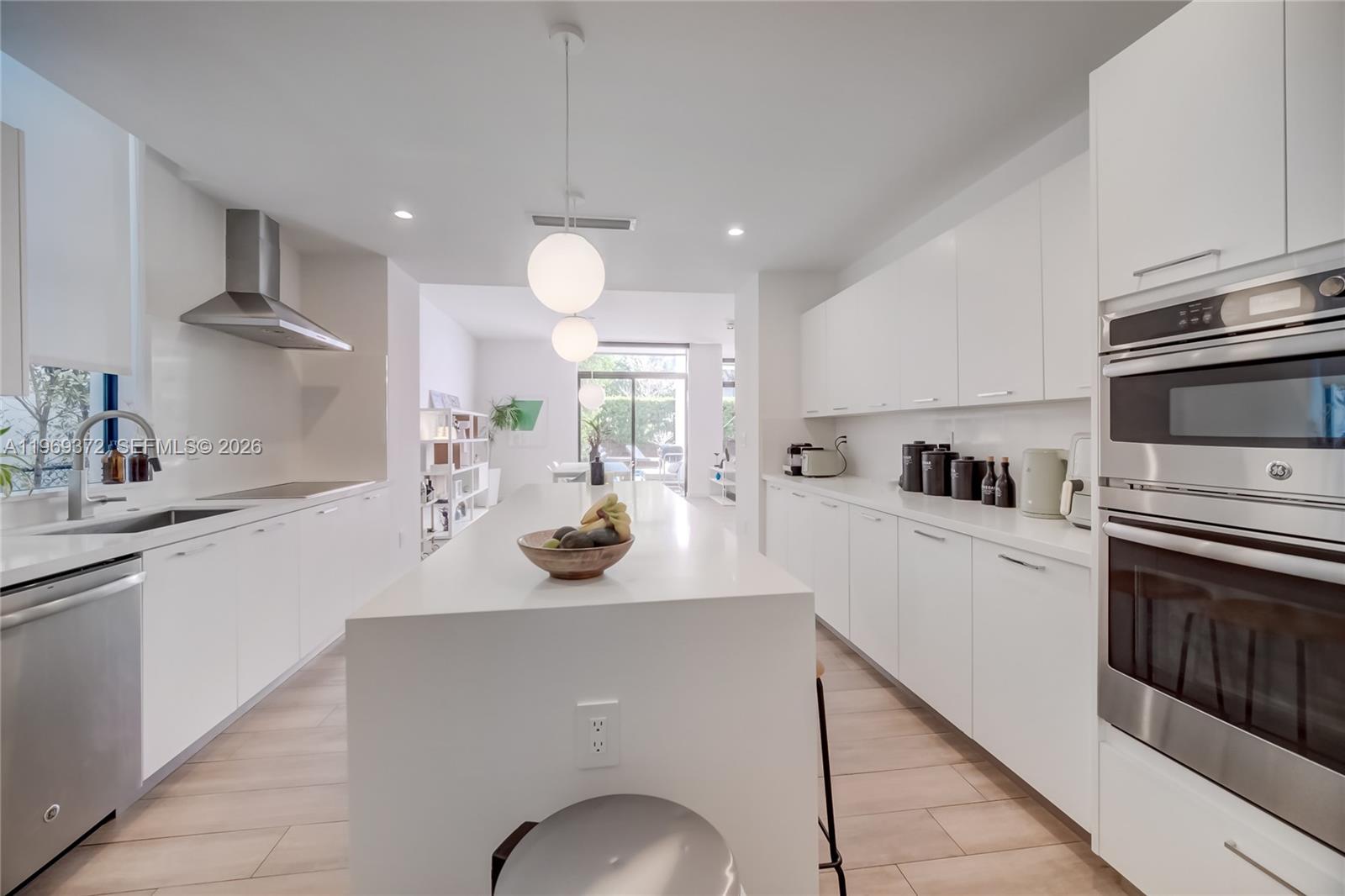 8660 Arboretum Ln, Miami FL 33138
