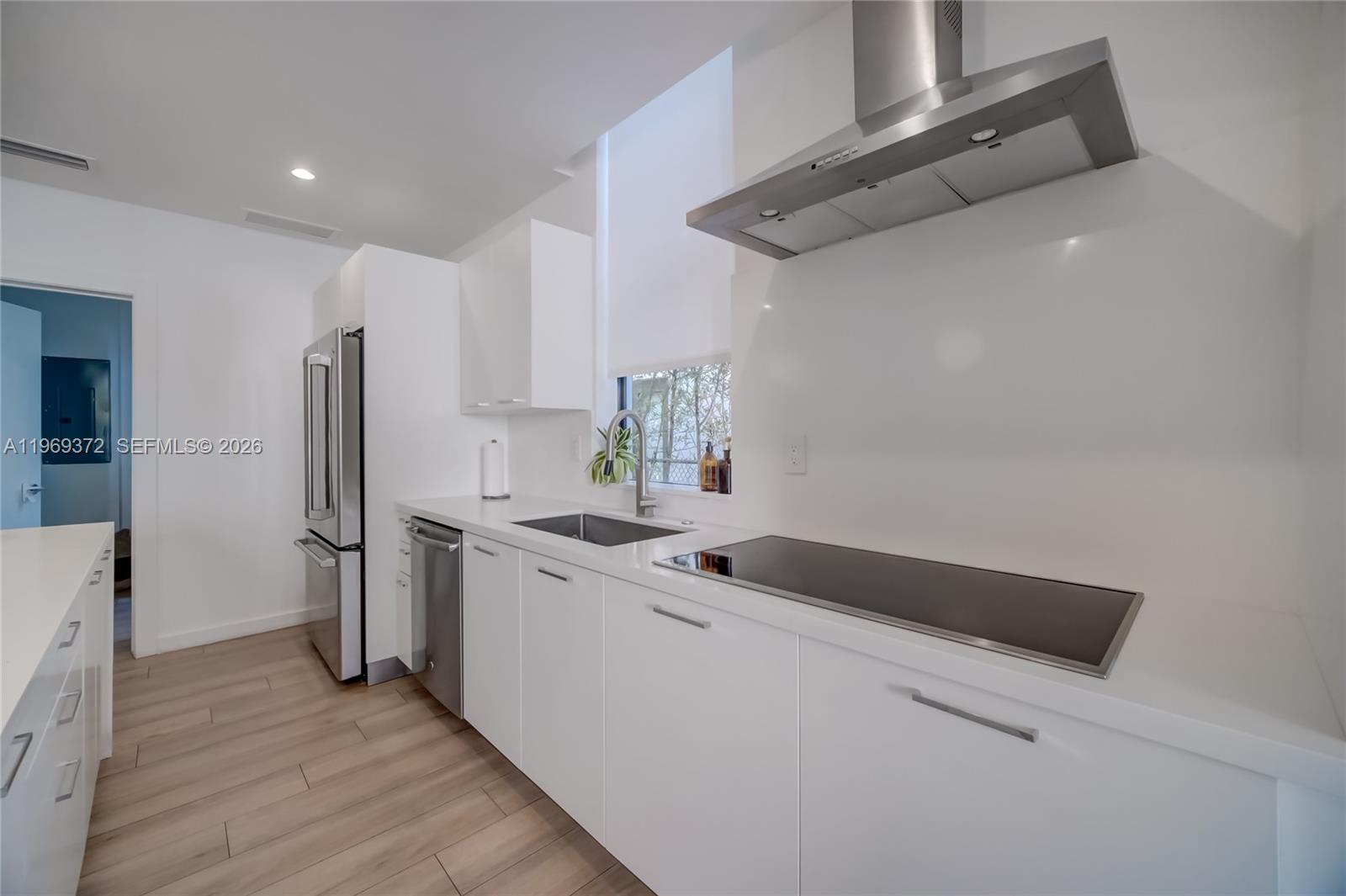 8660 Arboretum Ln, Miami FL 33138