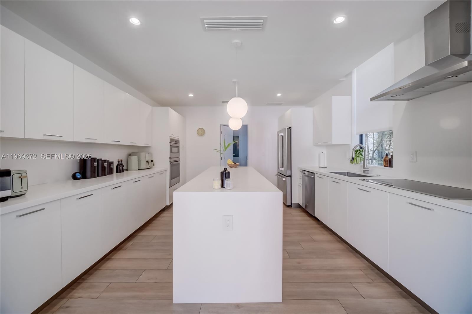 8660 Arboretum Ln, Miami FL 33138