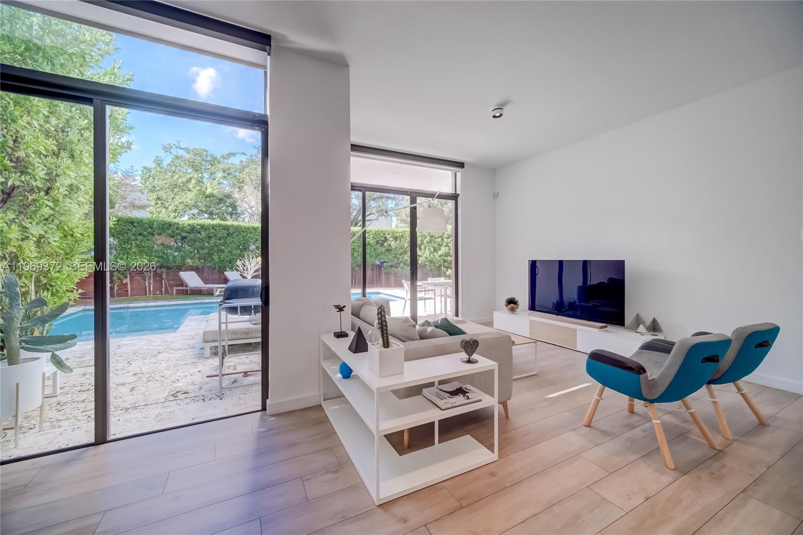8660 Arboretum Ln, Miami FL 33138