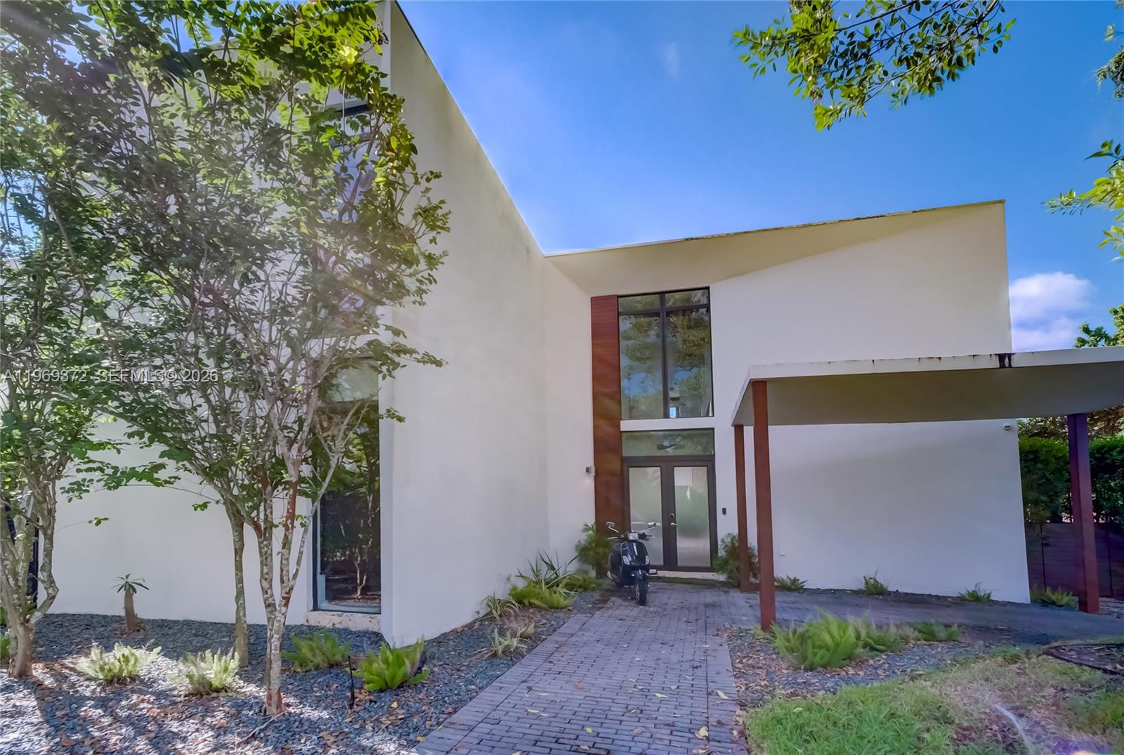 8660 Arboretum Ln, Miami FL 33138