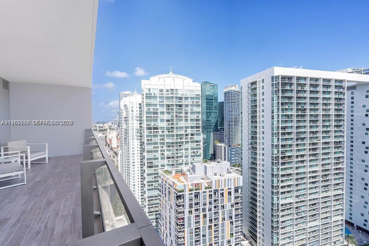 68 SE 6th St #2807, Miami FL 33131