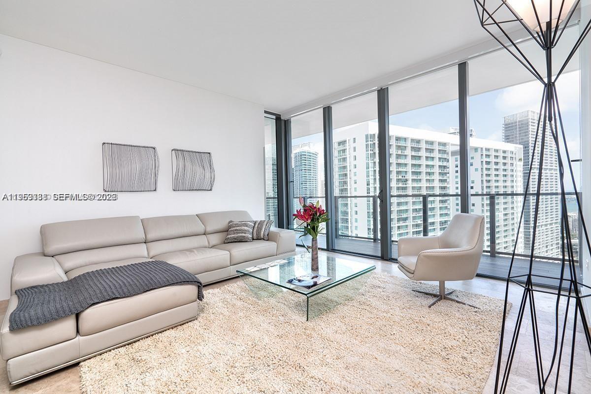 68 SE 6th St #2807, Miami FL 33131