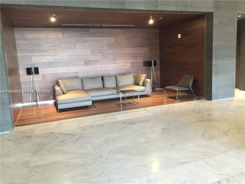 68 SE 6th St #2807, Miami FL 33131