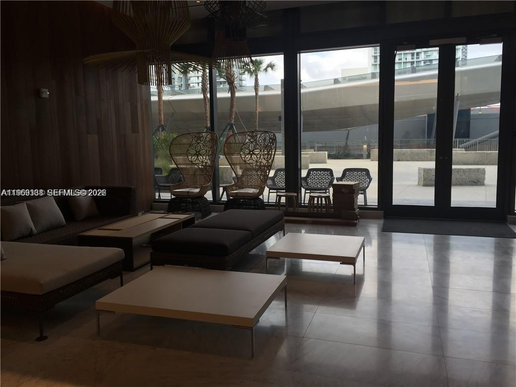 68 SE 6th St #2807, Miami FL 33131