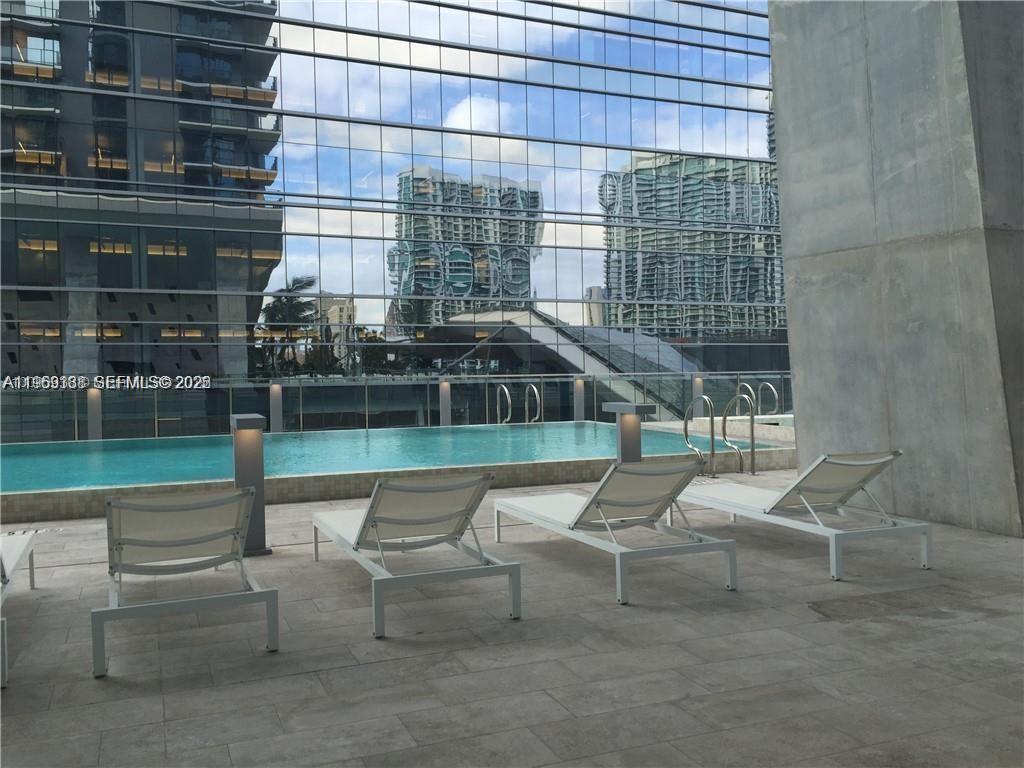 68 SE 6th St #2807, Miami FL 33131