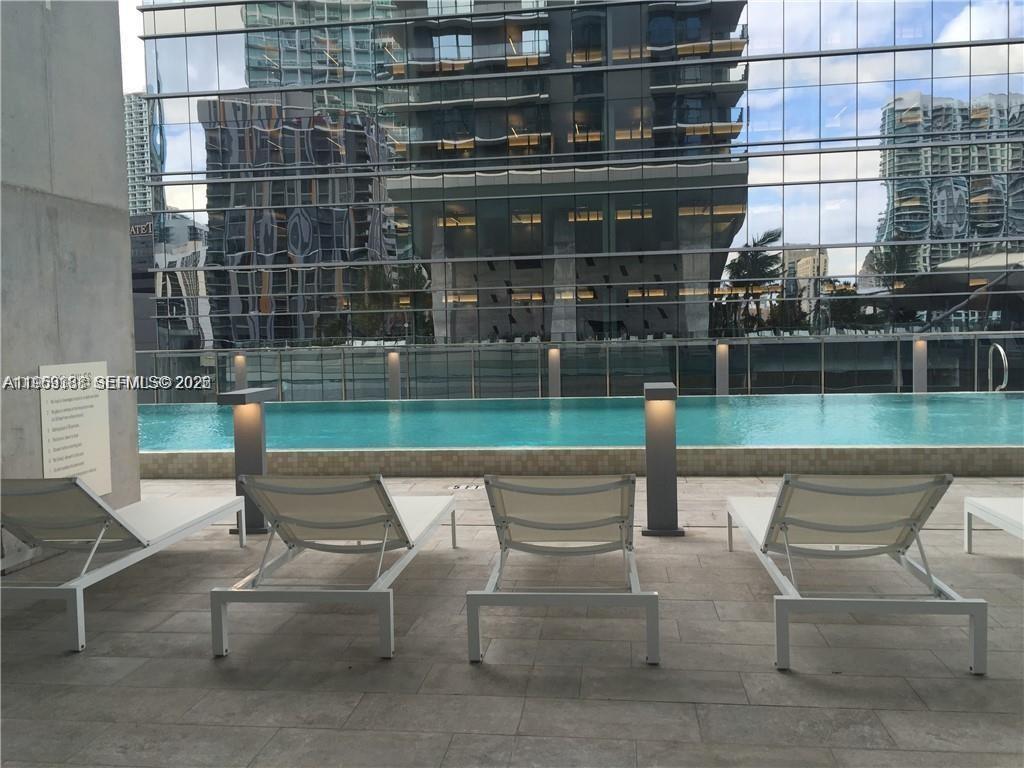 68 SE 6th St #2807, Miami FL 33131