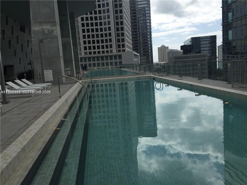 68 SE 6th St #2807, Miami FL 33131