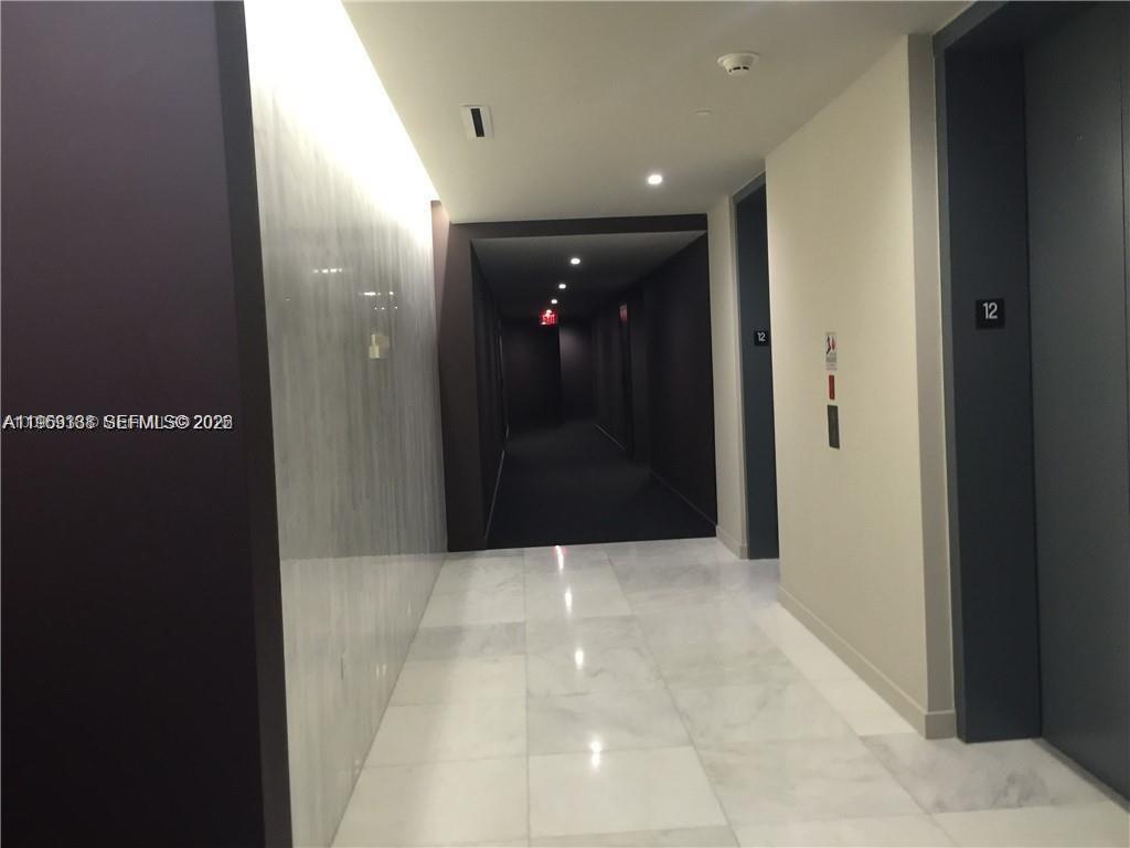 68 SE 6th St #2807, Miami FL 33131